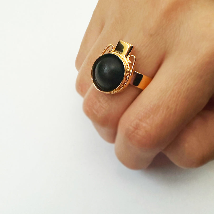 Anillo Cántaro con Perla de Barro Negro - Oro